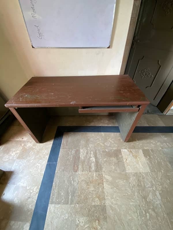 Wooden Study/Office Table in Good Condition 2