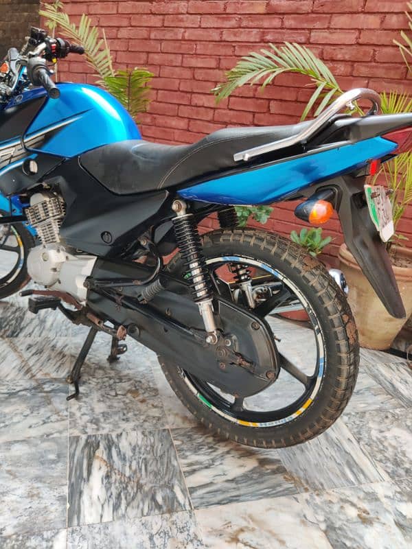 Yamaha YBR 125CC (2016) 4