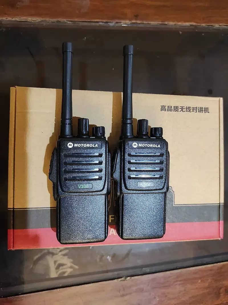 Motorola A8 Dual Band Walkie talkie (2Pcs) two way radios Mag1, 5Watt 3