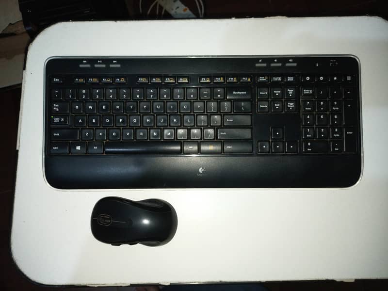 Logitech Wireless Combo keyboard and mouse 0