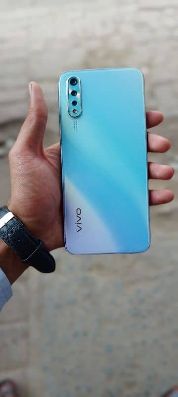 vivo s1 condition 10/9 4GB Ram 128GB memory with box original charger 0