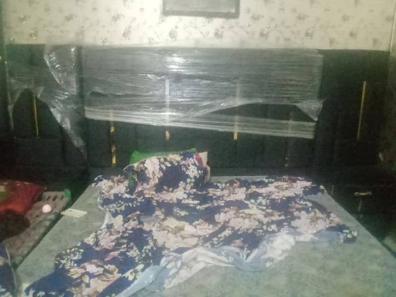 Bed Set Black Valvot  2month used only billkul fresh h 0