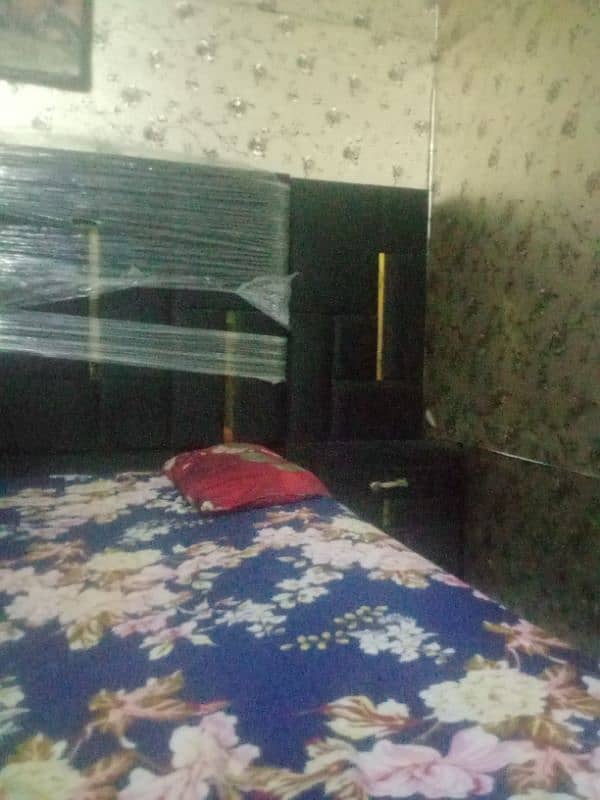 Bed Set Black Valvot  2month used only billkul fresh h 2