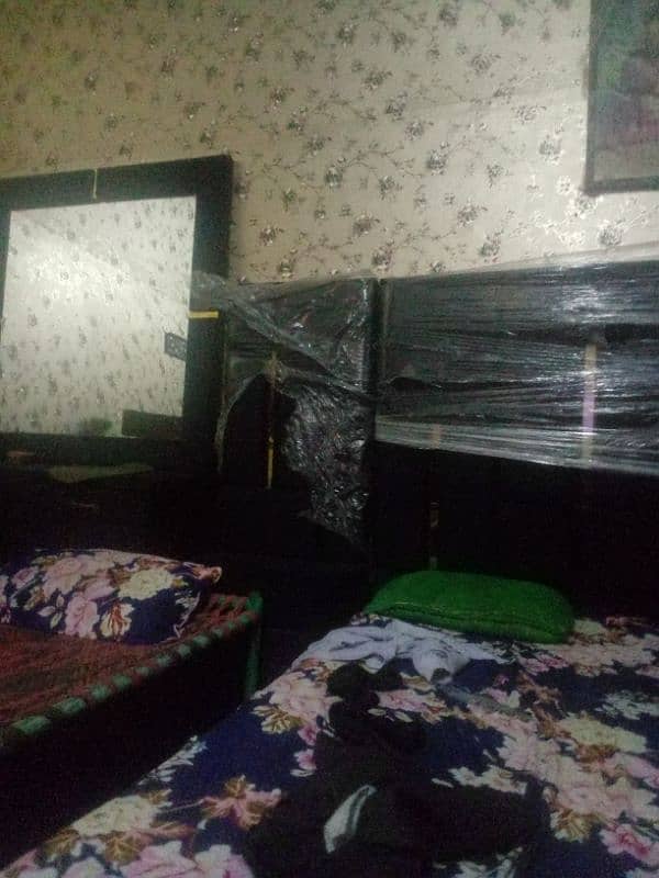 Bed Set Black Valvot  2month used only billkul fresh h 3