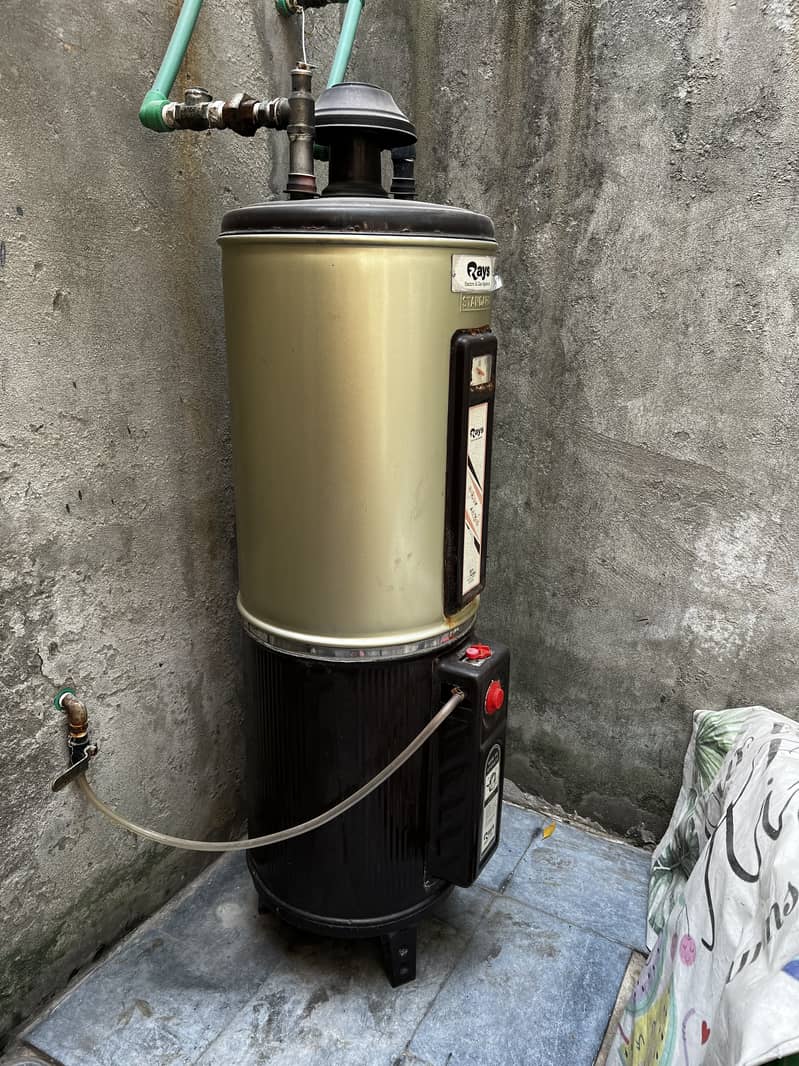 Geyser for sale  Perfect Condition 3