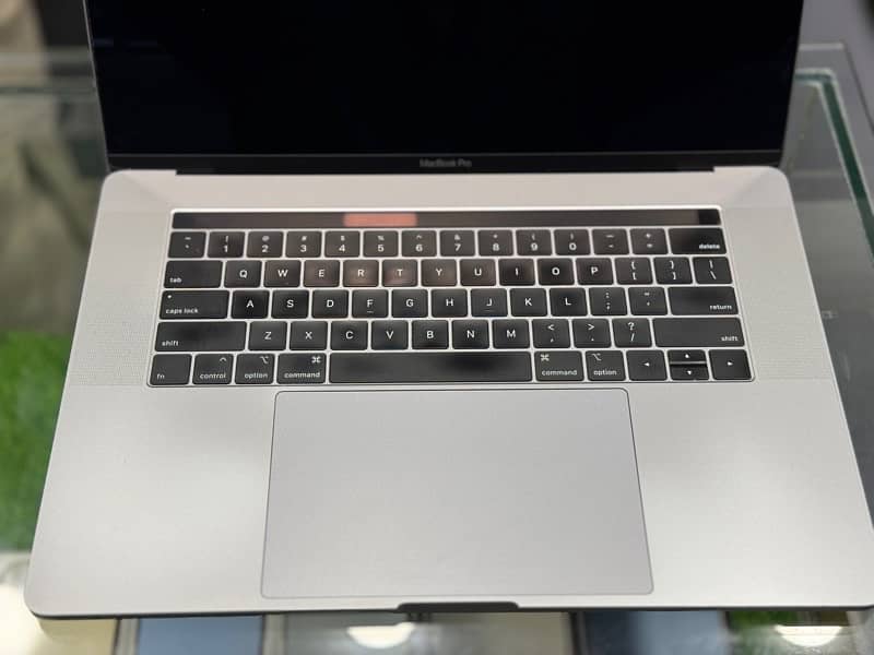 Macbook PRO 2019 Corei9 4gb graphics 9