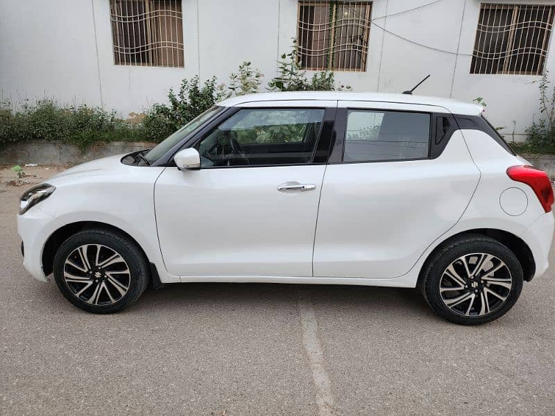 Suzuki Swift 2022 GLX CVT 4