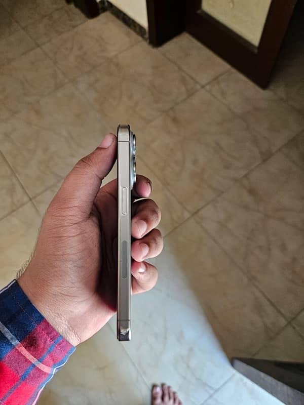 iphone 15 pro jv 128Gb Natural Titanium 3