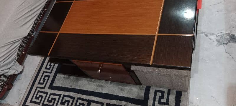 Table Hai Good Condition Mai 1