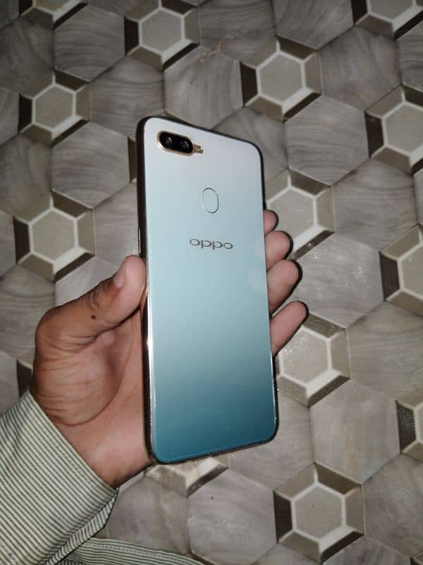 oppo f9 orignal condition 10/10. . all ok set hee6/128 . urgent sale. 0