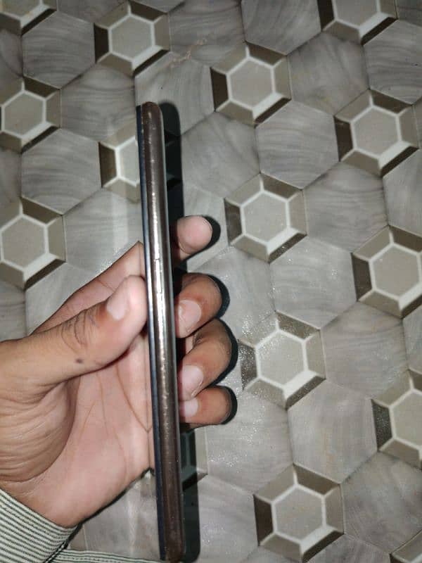 oppo f9 orignal condition 10/10. . all ok set hee6/128 . urgent sale. 1