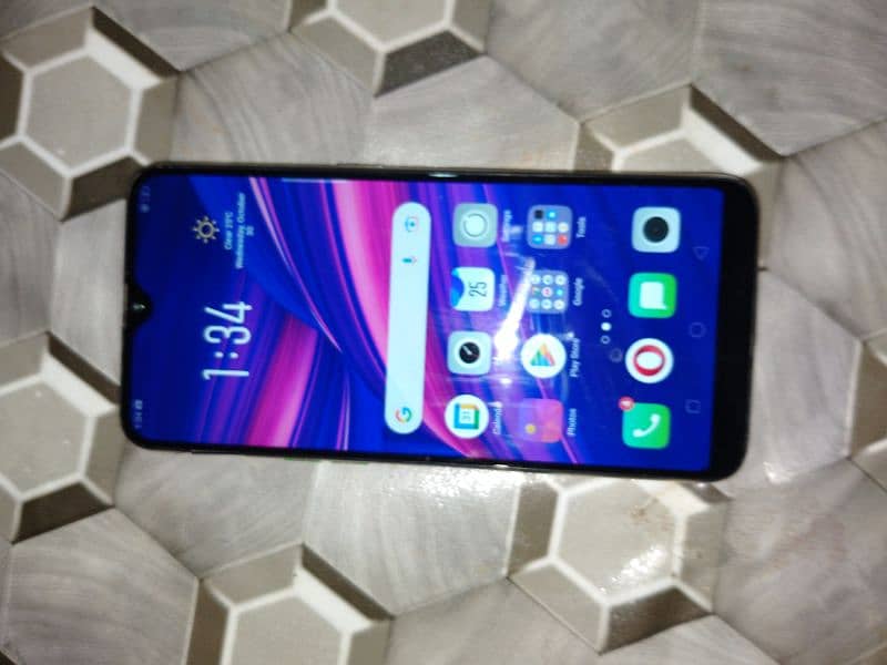 oppo f9 orignal condition 10/10. . all ok set hee6/128 . urgent sale. 3