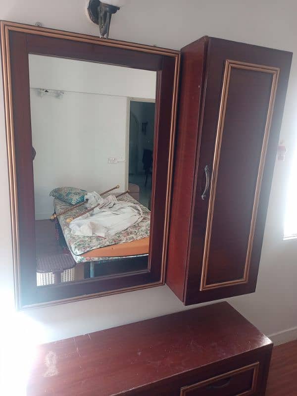 DRESSING TABLE & MIRROR FOR SALE 0