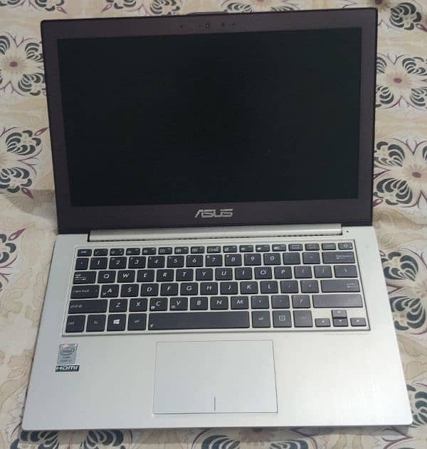 Laptop with charger Good battery time. 1