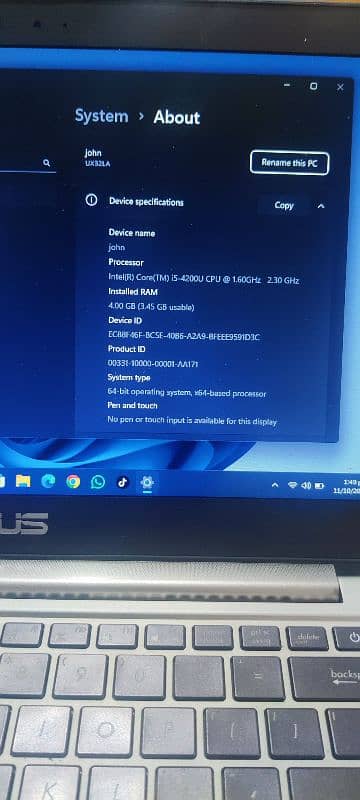 Laptop with charger Good battery time. 2