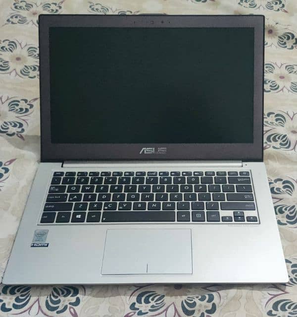 Laptop with charger Good battery time. 5