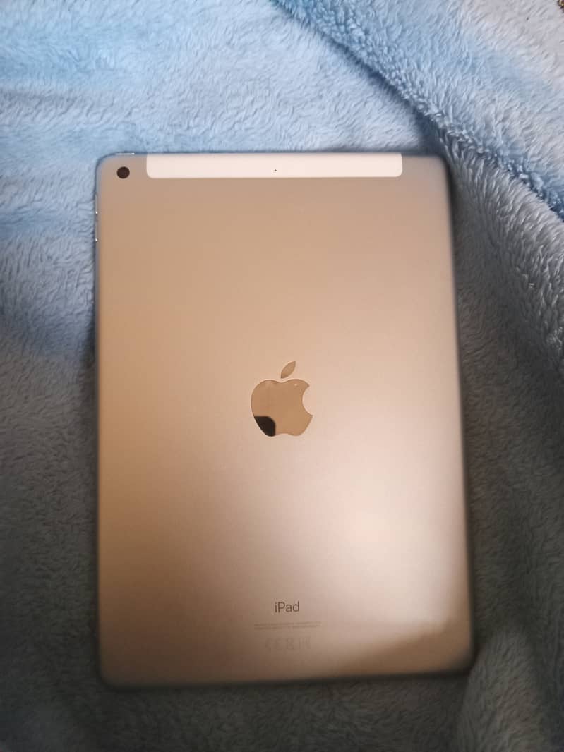 IPAD 8th generation (128gb) 0