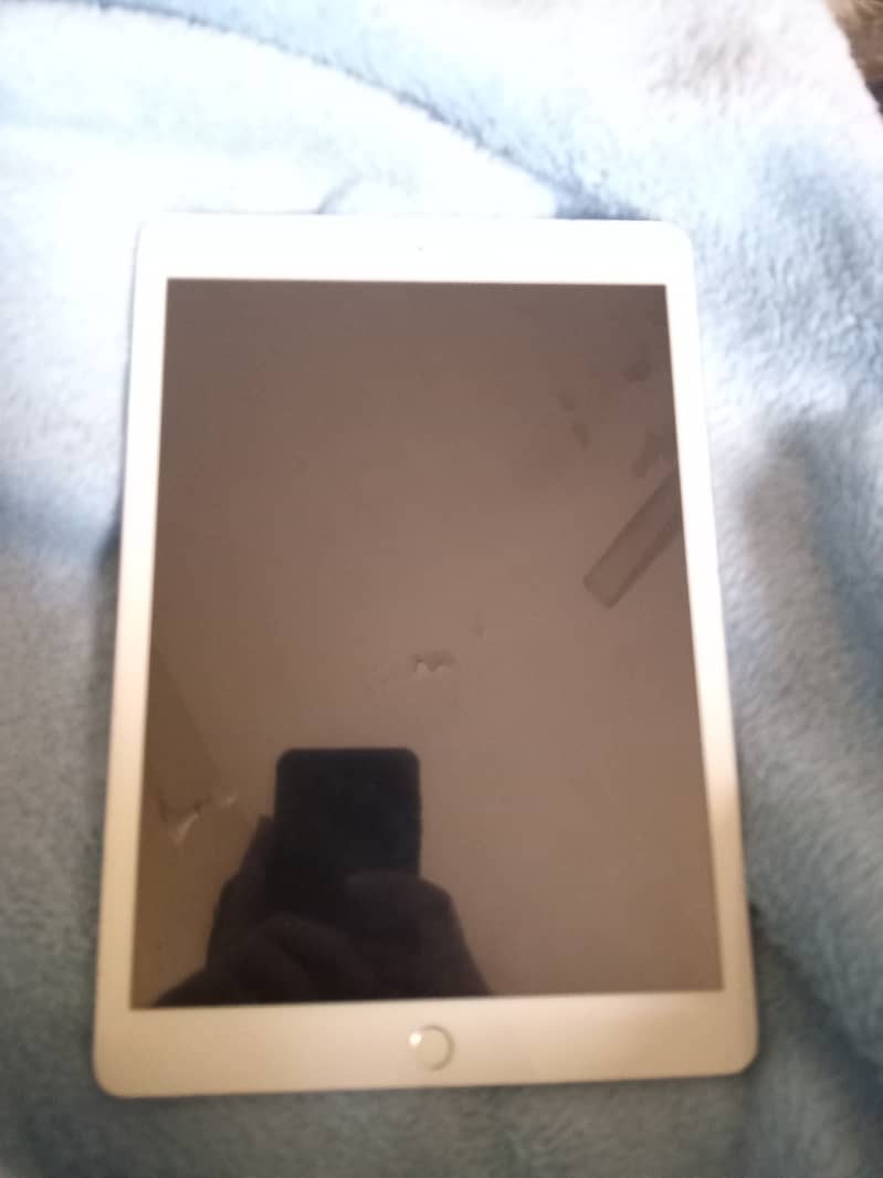 IPAD 8th generation (128gb) 2