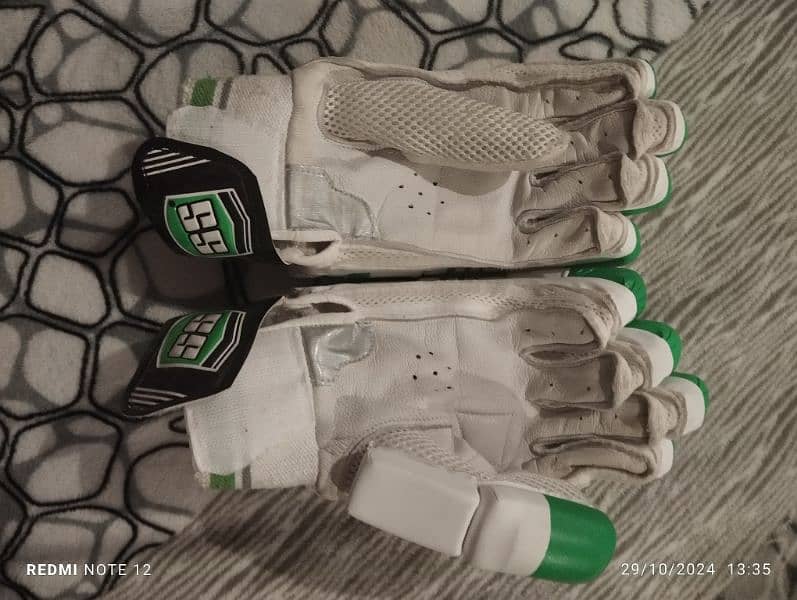 Hard ball batting gloves for sale in excellent condition 1