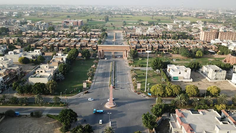 Prime 5 Marla Commercial Plot for Sale in Bahria Town, Lahore 36