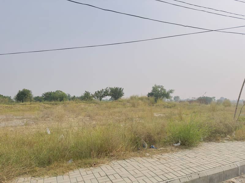 E-block Major road 50sft 5 Marla plot available for sale 1