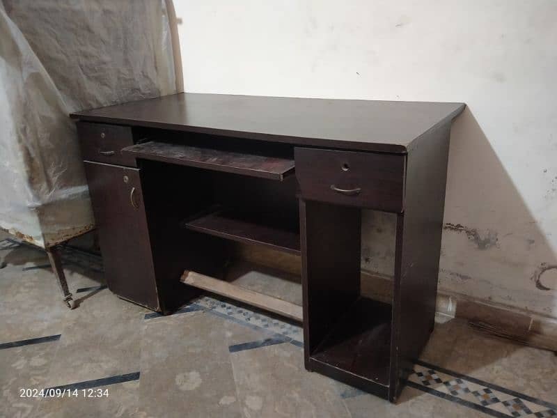 Computer Table for sale 0