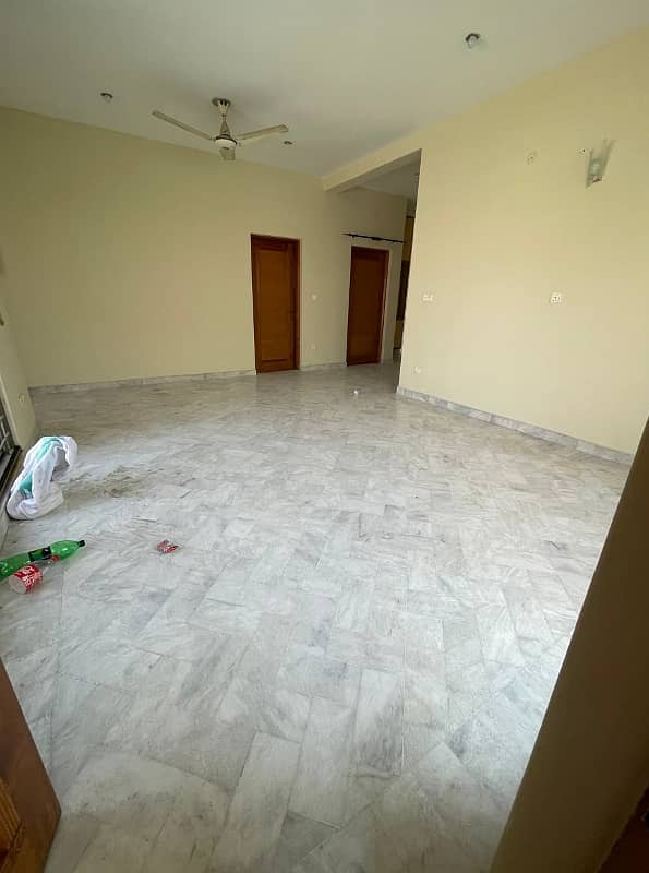 01 KANAL DESIGNER LUXURY UPPER PORTION AVAILABLE FOR RENT 5