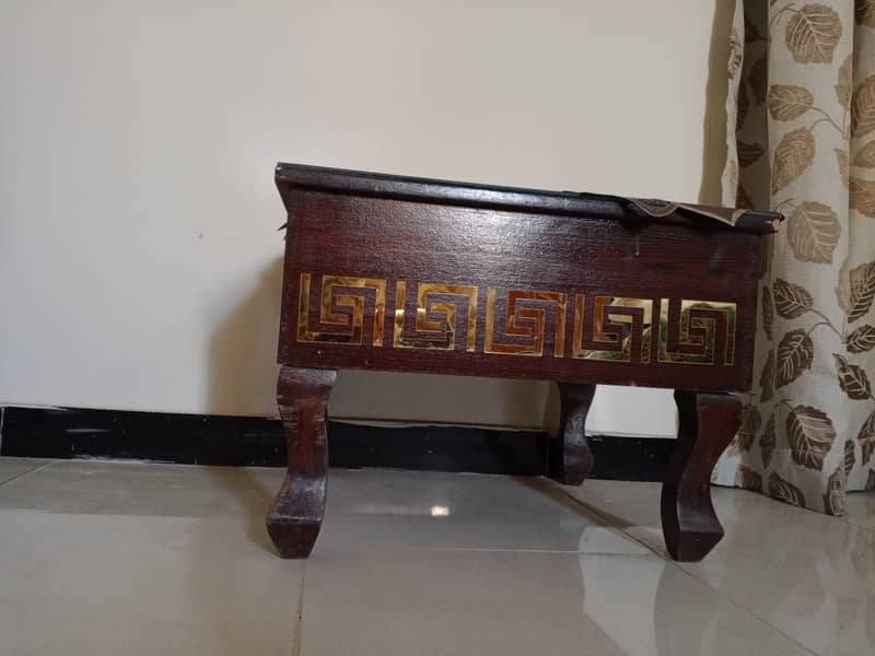 Centre table Rs. 7000/=(03471236779) 4