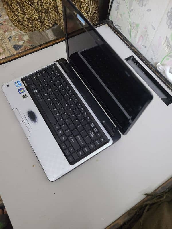 Laptop Core i5 2nd Generation 0