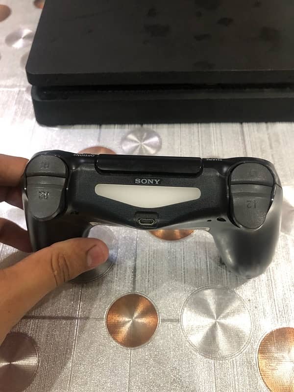 Ps4 slim 500 gb with 2 games( price negotiable) 5