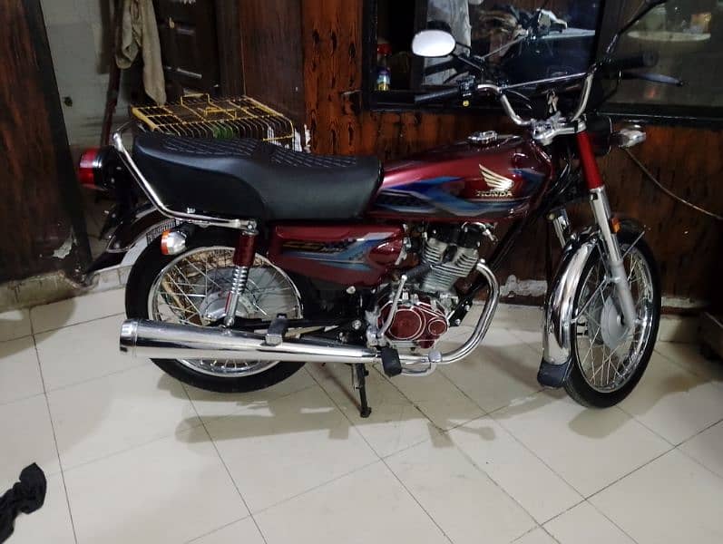 Qaidi 804 bike Honda 125 model 24 Islamabad number 804 03335931081 3