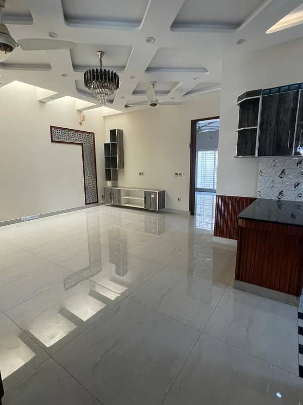 10 Marla Luxury House For Sale In Bahria Town Rafi Block 13