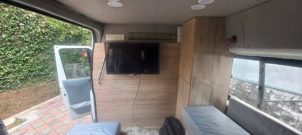 Camper Ford transct Van 5