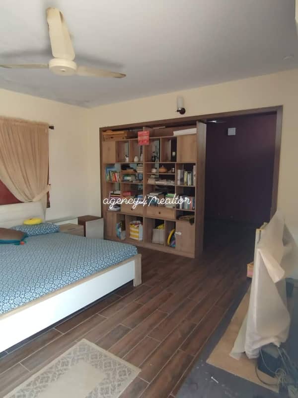 4 Bed Room, 255Sqyd Block 14 Johar 1