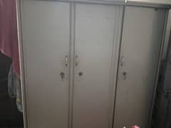 3 door wardrobe