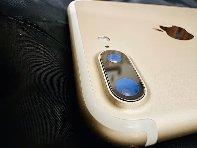 I phone 7 plus 128gb PTA approved gold colour 10/10 03365934390 4