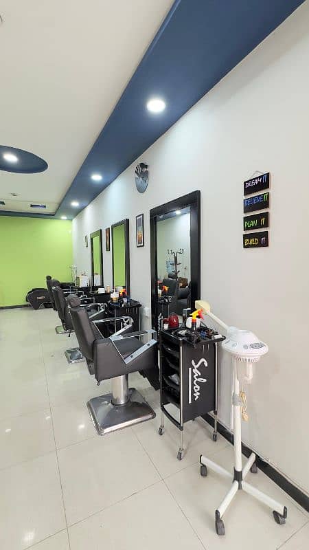 men's saloon gulbreg greens Islamabad 0