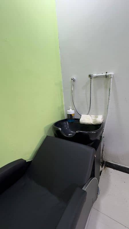 men's saloon gulbreg greens Islamabad 3