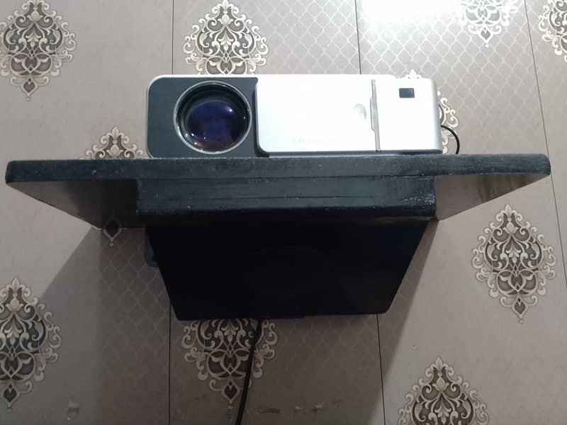 T6 Projector Android 2/16 GB, Wifi, with Sound Box, New Condition 3