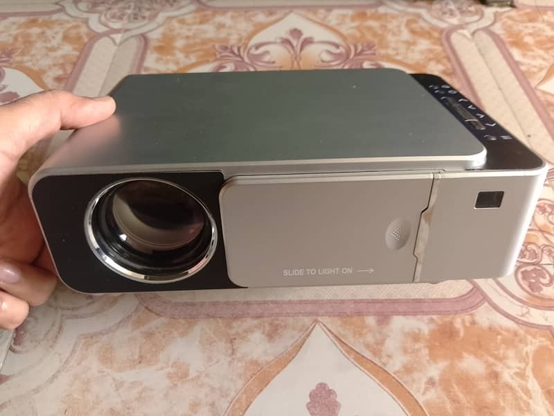 T6 Projector Android 2/16 GB, Wifi, with Sound Box, New Condition 6