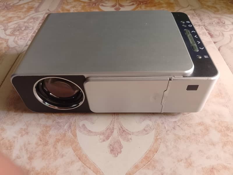 T6 Projector Android 2/16 GB, Wifi, with Sound Box, New Condition 7