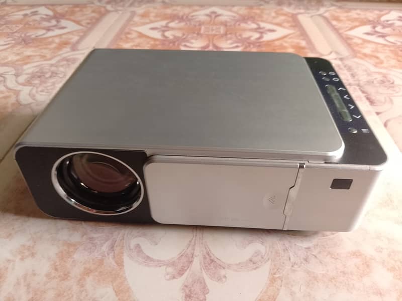 T6 Projector Android 2/16 GB, Wifi, with Sound Box, New Condition 8