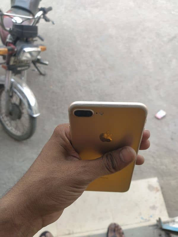 iPhone 7 plus (golden) 128gb 1