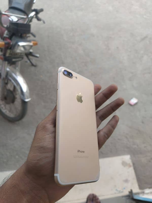 iPhone 7 plus (golden) 128gb 2