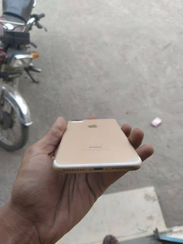 iPhone 7 plus (golden) 128gb 3