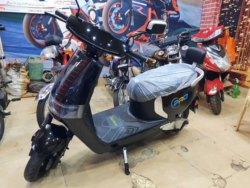 crown ev scooty 1