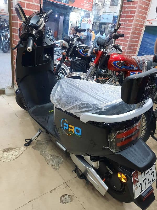 crown ev scooty 4