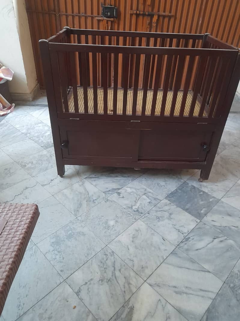 Wooden Baby Cart for sale لکڑی کا بیبی بیڈ برائے فروخت 1