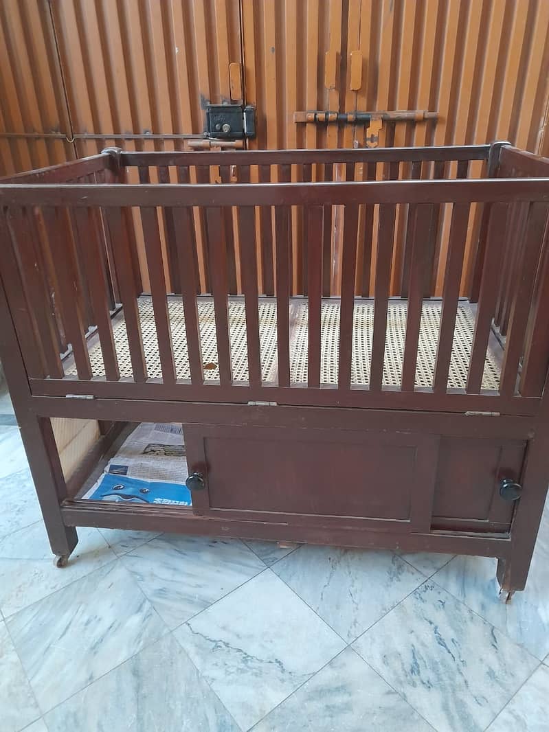 Wooden Baby Cart for sale لکڑی کا بیبی بیڈ برائے فروخت 2