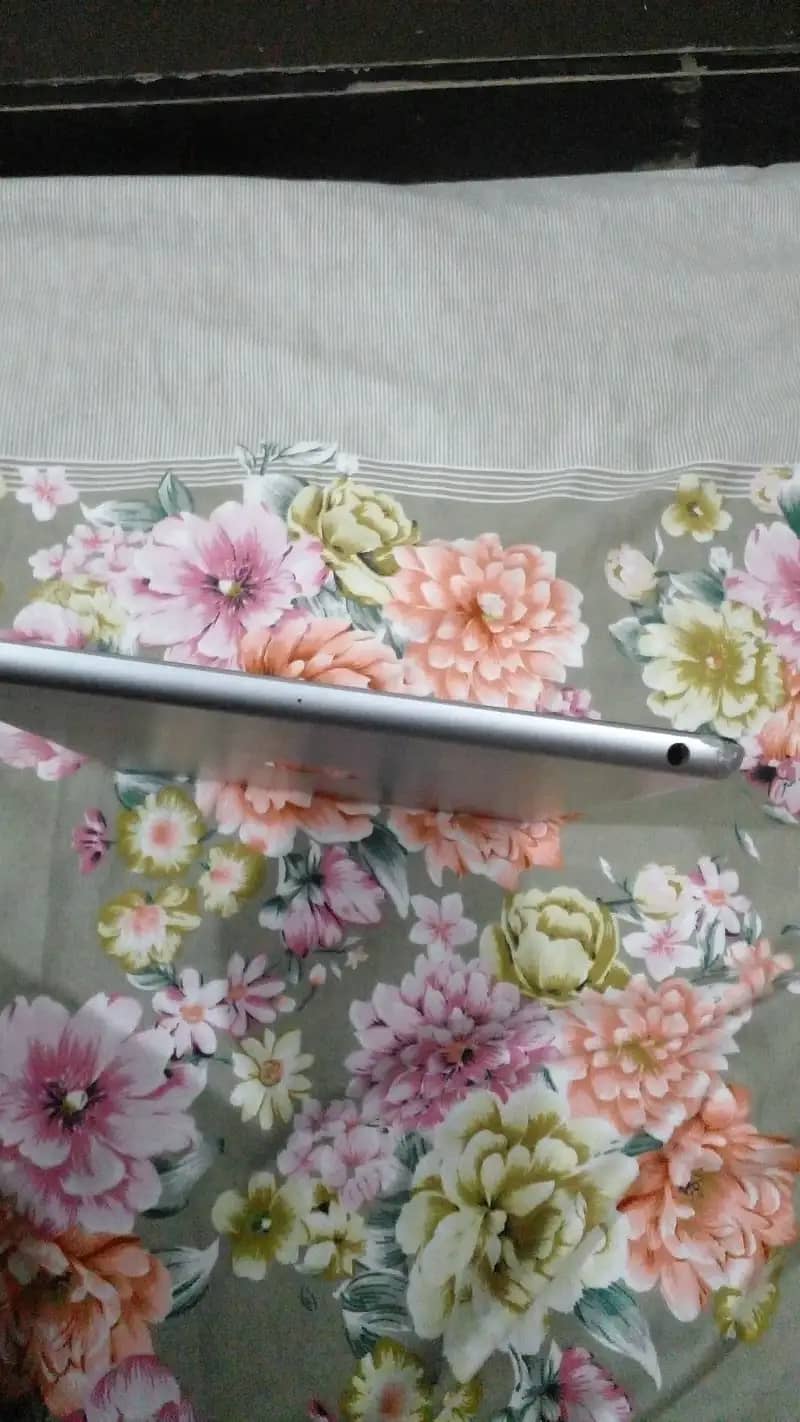 iPad 6 (32gb) 7